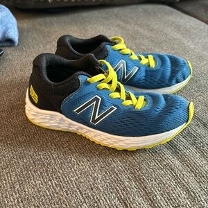 Boys size 11 new balance sneakers in good condition